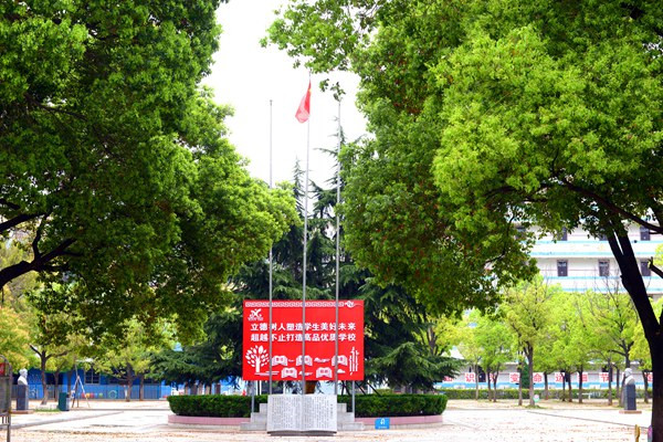 南昌现代外国语学校徐成_副本.jpg 南昌现代外国语学校徐成_副本.jpg